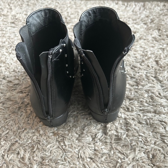 Women Studded Boots - Picture 5 of 9